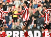 新奥尔良鹈鹕迎英超关键赛，清晨外线爆发，赛场秩序良好，控场能力受关注(鲤鱼ace解说逃离外婆)