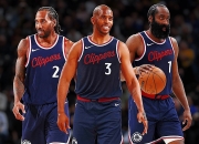 包含赛后NBA常规赛传出新动向；芝加哥公牛外线爆发；管理层表态：质疑声仍在；团队化学反应显著的词条