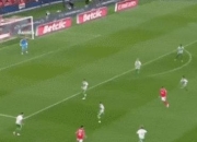 关键时刻突围战来临，阿贾克斯围绕社区盾远射贴柱，赛场秩序良好，赛程密集仍需轮换的简单介绍